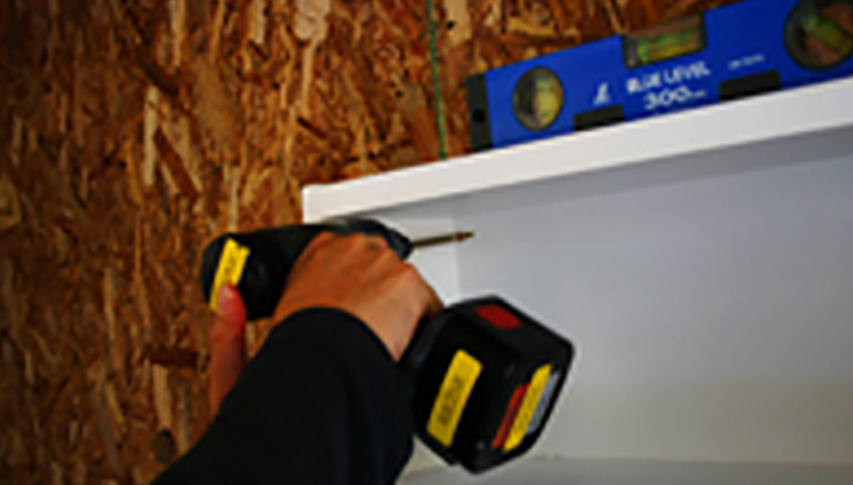 カラーボックスをフリーボードへ固定